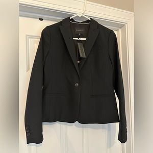 Brand new never worn Banana Republic classic fit blazer. Size 2. Black.
